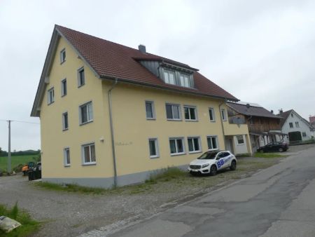 Reizende Dachgeschosswohnung in Völlkofen. - Photo 2