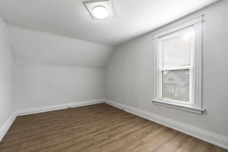 4 Bed, 2 Bath - Photo 3