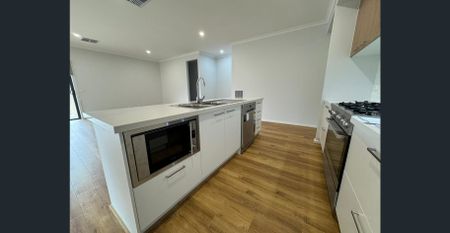 AS NEW! Luxury 28 Squares Family House with Twin Master Bedrooms - Photo 5