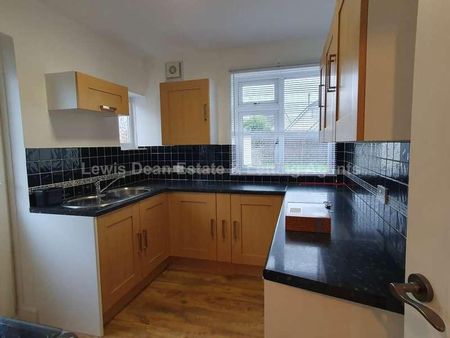 Detached Bungalow, BH17 - Photo 4