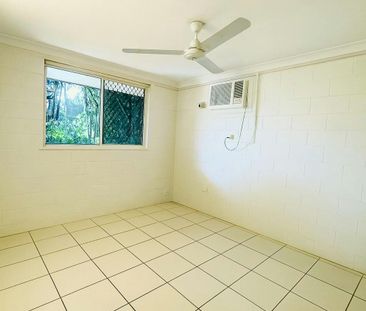 BEAUTIFUL FAMILY HOME WITH POOL - Photo 3