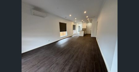 Modern Family Home | 3 Bedrooms | 3 Bathrooms | Double Garage | Single Storey - Photo 2