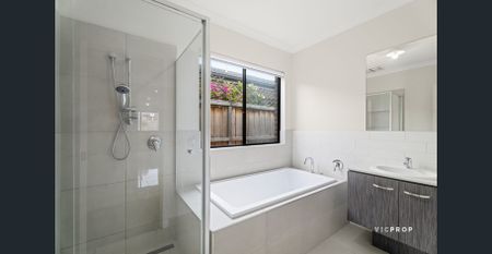 Upgraded Porter Davis Family Home in Premium Upper Point Cook Location - Photo 5