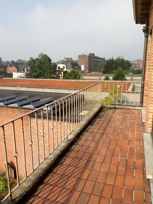 Ruim appartement met 3 slaapkamers, terras en garage - Photo 1