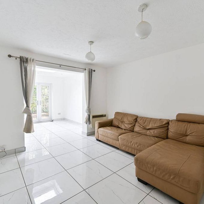 3 bedroom terraced house to rent - Photo 1