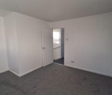 2 bedroom end of terrace house to rent - Photo 3