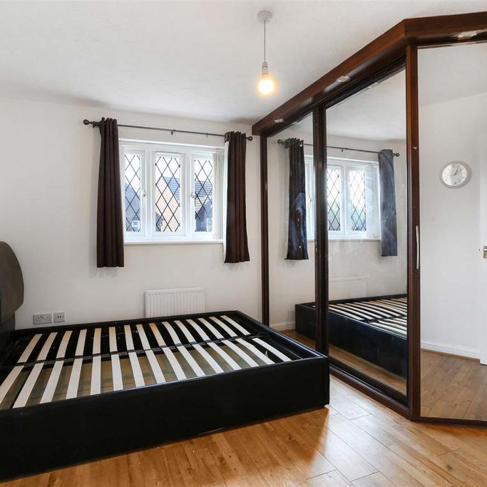 4 bedroom detached house to rent - Photo 1
