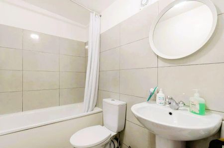 2 bedroom flat to rent - Photo 5