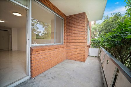 Freshly Updated 2-Bedroom Apartment - Photo 4