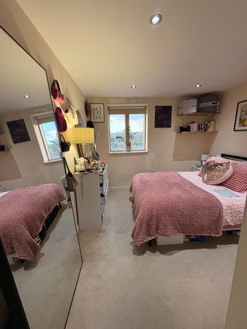 Room in a Shared Flat, Bassett House, SW19 - Photo 3