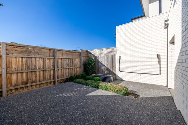 4A Adrienne Crescent, Mount Waverley VIC 3149 - House For Rent | Domain - Photo 1
