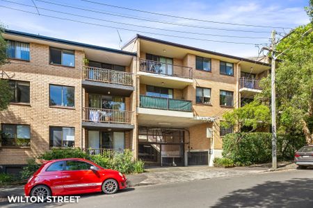 BRIGHT & AIRY ONE BEDROOM APARTMENT - Photo 2