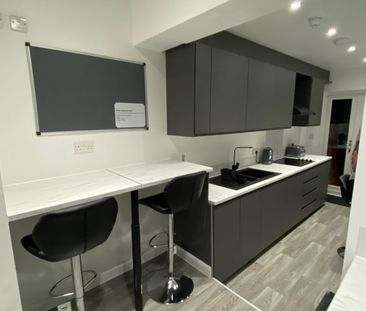 6 bedroom semi-detached house to rent - Photo 5