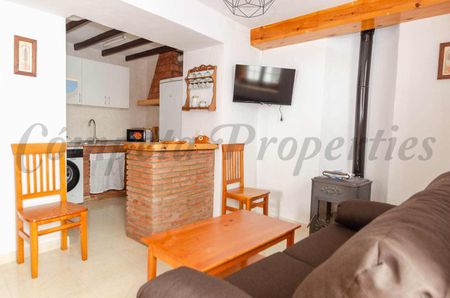 Apartment in Cómpeta, Inland Andalucia at the foot of the mountains - Photo 4