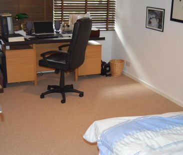 3 bedroom flat to rent - Photo 4
