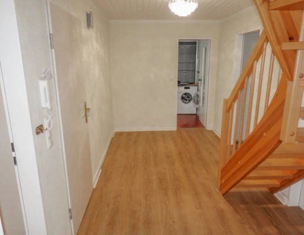 Großzügige DG-Wohnung für 2 Personen mit Einbauküche, Garage,großer Loggia mit Blick zum Fleyer Wald - Foto 1