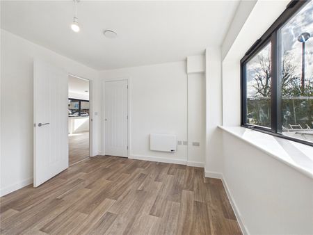 Hawkins Road, Colchester, Essex, CO2 8JY - Photo 5