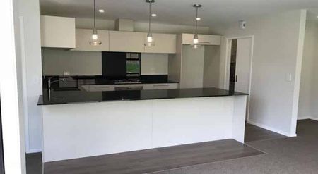 Contemporary 4 Bedroom Family Living - Photo 2