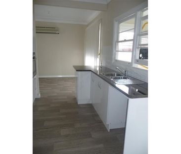 Beautiful Three Bedroom Home in Chatham - Photo 5