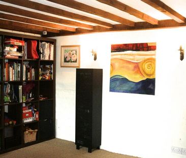 3 bedroom character property to rent - Photo 3