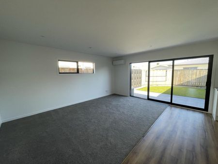Stylish brand-new units in prime location - Photo 3