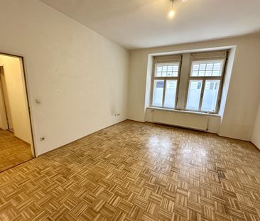 Zentrale 2,5-Zimmer-Altbauwohnung mit separater Küche unmittelbar n... - Photo 1