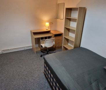 4 Bed Flat, Clarence Lane, SW15 - Photo 5