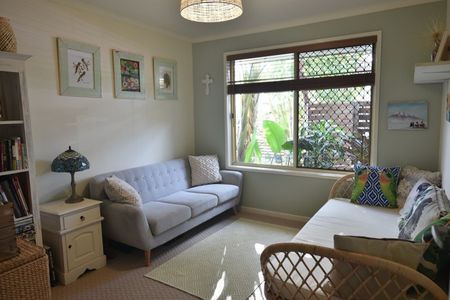 2. Your Oasis Awaits: Vacant Cottage-Style Home in Nerang - Photo 3