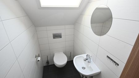 Helle 3,5-Zi.-Dachgeschoss-Wohnung mit Garagenstellplatz in Neumarkt-Holzheim - Foto 4