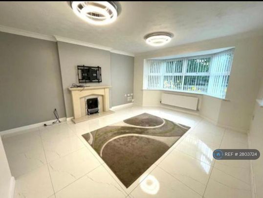4 bedroom detached house to rent - Photo 1