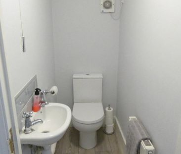 3 bedroom terraced house to rent - Photo 5