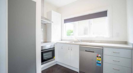 One bedroom, fantastic location! - Photo 3