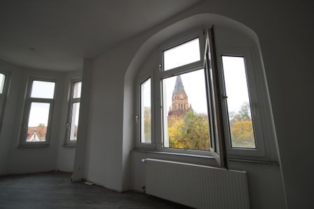 Tolle Aussichten! Frisch sanierte 5-Raumwohnung mit Balkon sucht genau Sie - Foto 2