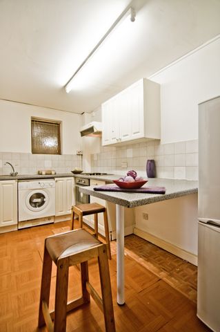 1 Bedroom Apartment - Photo 2