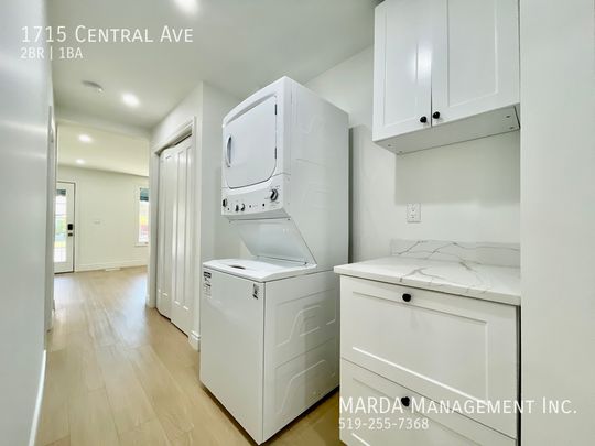 NEWLY RENOVATED 2BEDROOM+DEN/1BATH HOUSE ON CENTRAL AVE + UTILITIES - Photo 1