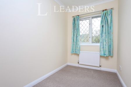 3 bedroom house to rent Lorne Gardens, Knaphill, Woking, GU21 - Photo 5