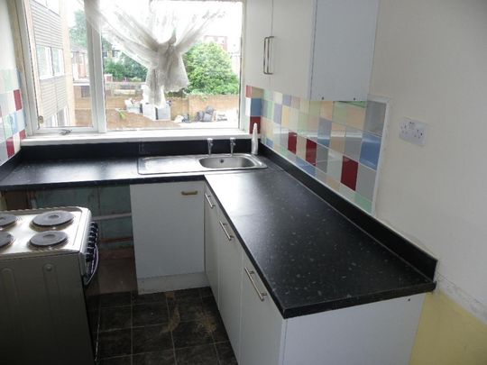 Compton Court - Photo 1