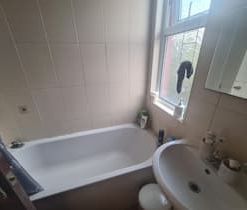 6 Bed - 55 Chestnut Avenue, Hyde Park, Leeds - LS6 1AZ - Student - Photo 4