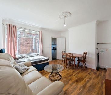 3 bedroom flat to rent - Photo 1