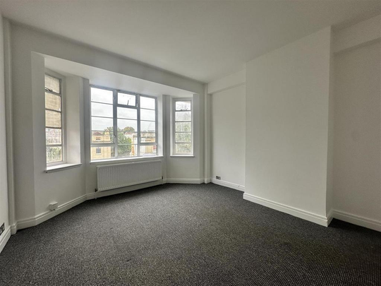 3 bedroom flat to rent - Photo 1