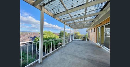 Spacious family home in an exceptional lifestyle location - Photo 3