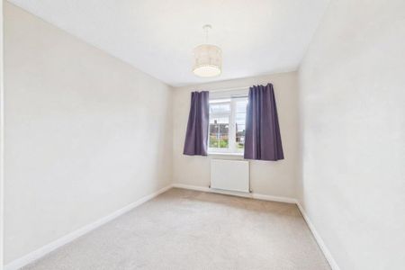 4 bedroom semi-detached house to rent - Photo 3