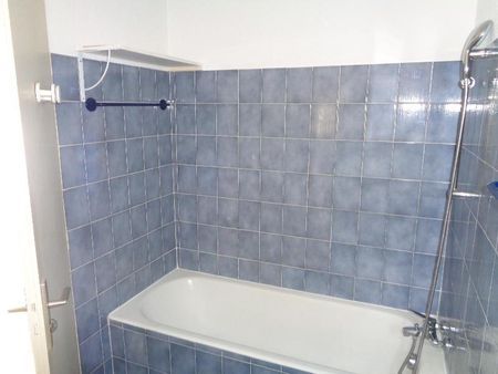 Location Appartement 2 pièces 50m² DRAGUIGNAN 83300 - Photo 3
