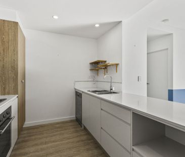 Sundrenched Apartment - Photo 5