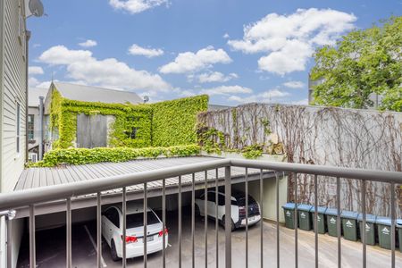 Fringe Area Townhouse - Photo 5