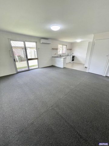 Renovated Unit - Short Stroll into Town - Photo 3