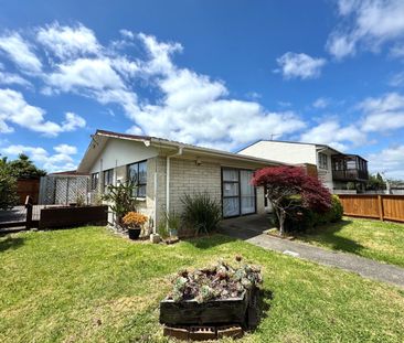 Unit 1, 27 Butley Drive, Farm Cove, Auckland - Photo 1