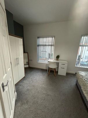 1 bedroom in a house share to rent - Photo 1