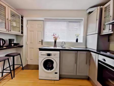 4 Beds 1 Baths - Photo 4