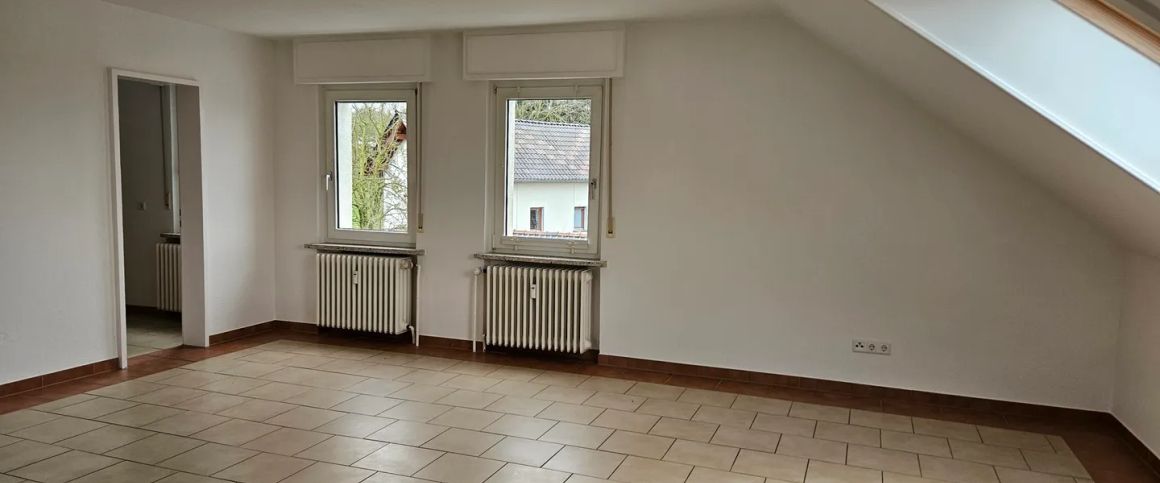 Moderne Dachgeschosswohnung im Grünen - Photo 1